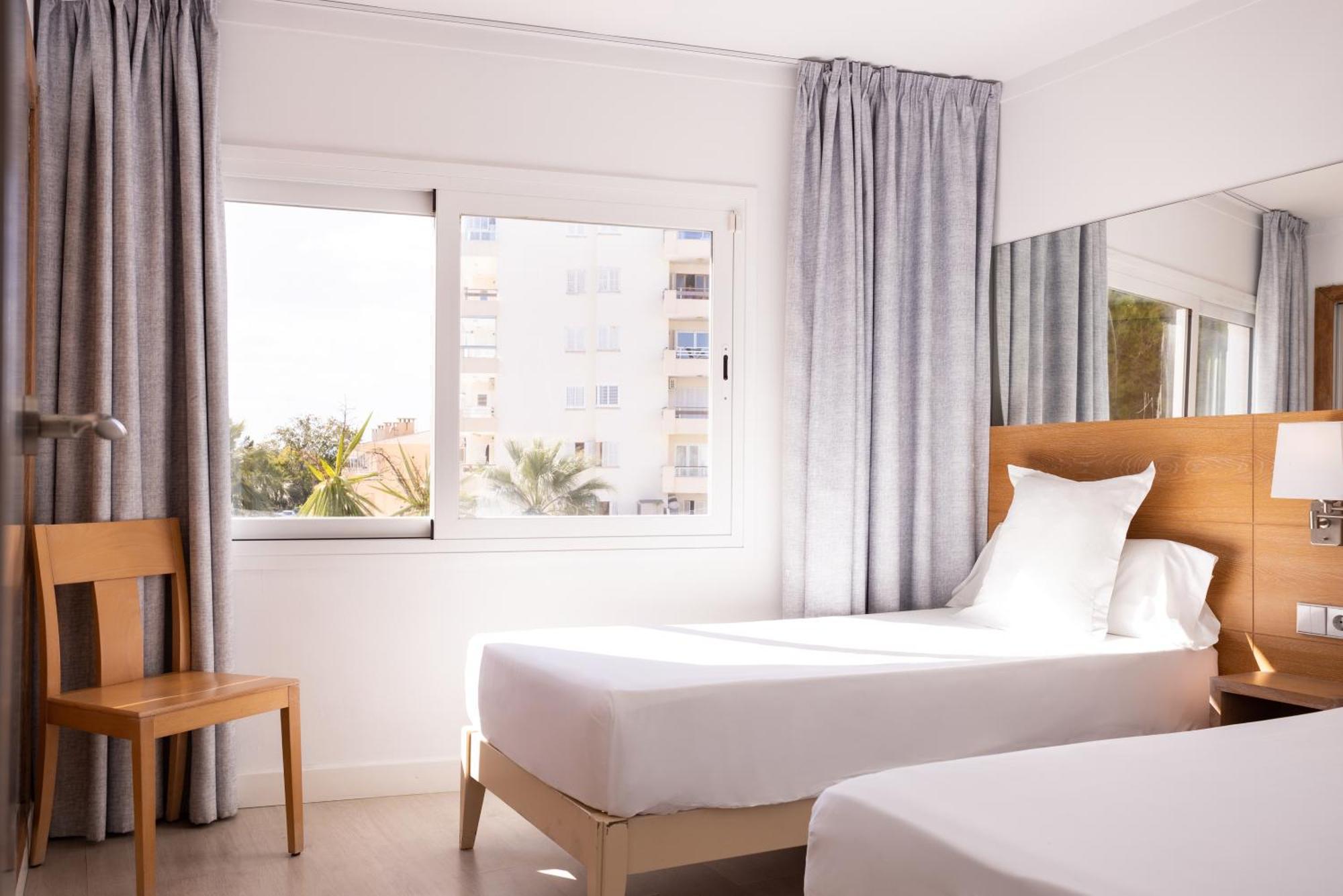 Aparthotel Ses Fotges Плая де Муро Екстериор снимка
