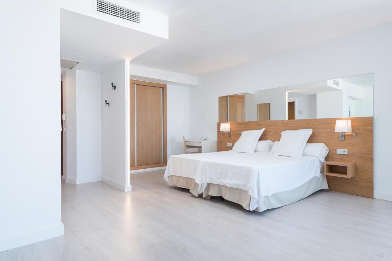 Aparthotel Ses Fotges Плая де Муро Екстериор снимка